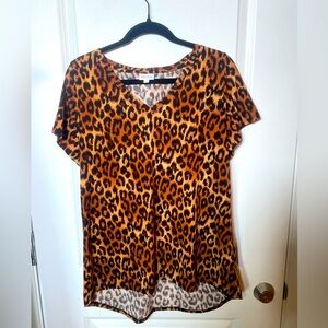 LulaRoe Cheetah V neck Christy t t shirt